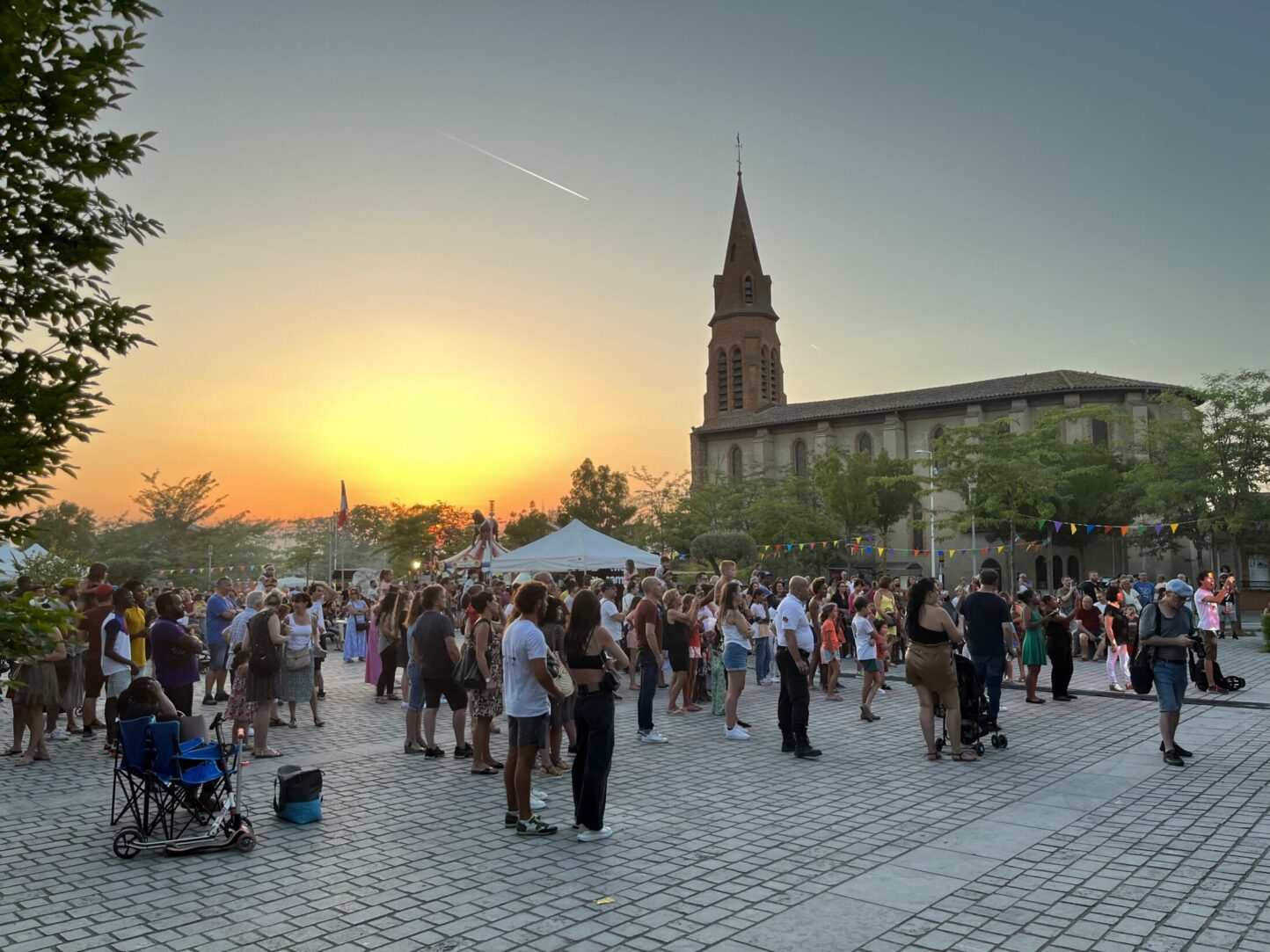 credit balma2024 : photo de fête sur la place de la libération à Balma.