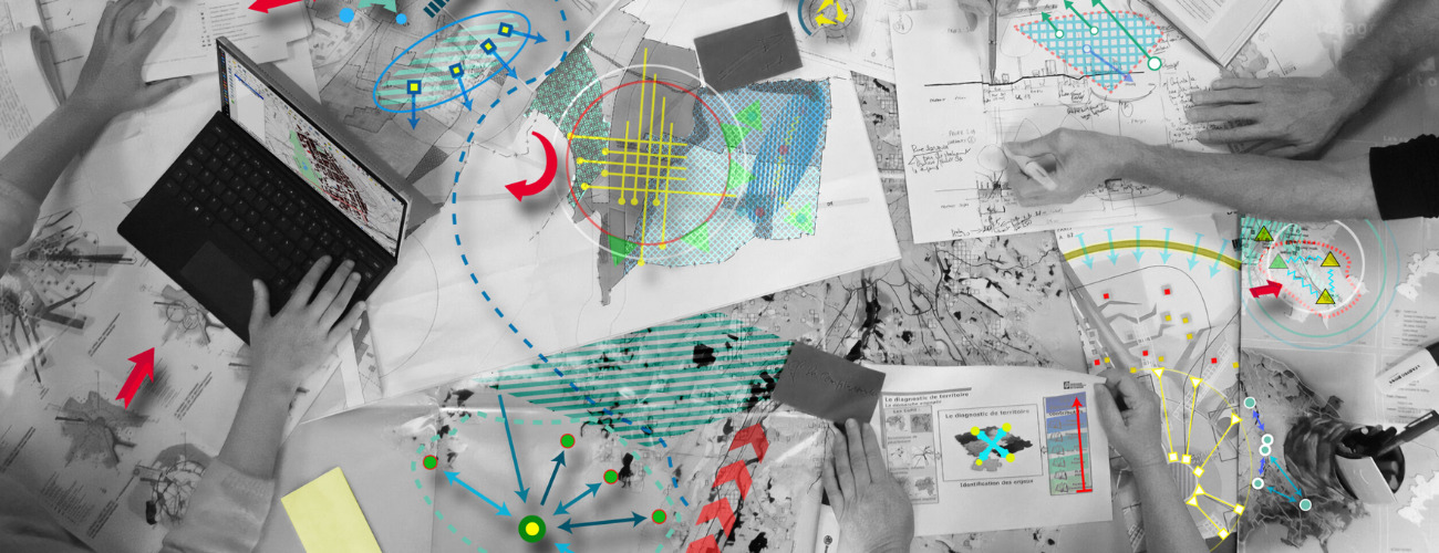 Visuel représentant une séance de travail collectif sur des projets de planification territoriale